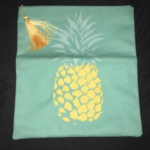 3/$15 💗 Loft fold over travel bag clutch pineapple insulated makeup NWT